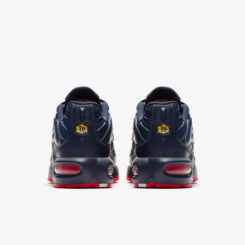 AM TN Red Blue - rear pair view